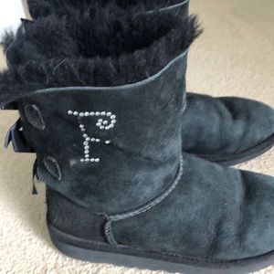Ugg black short boots with letter F